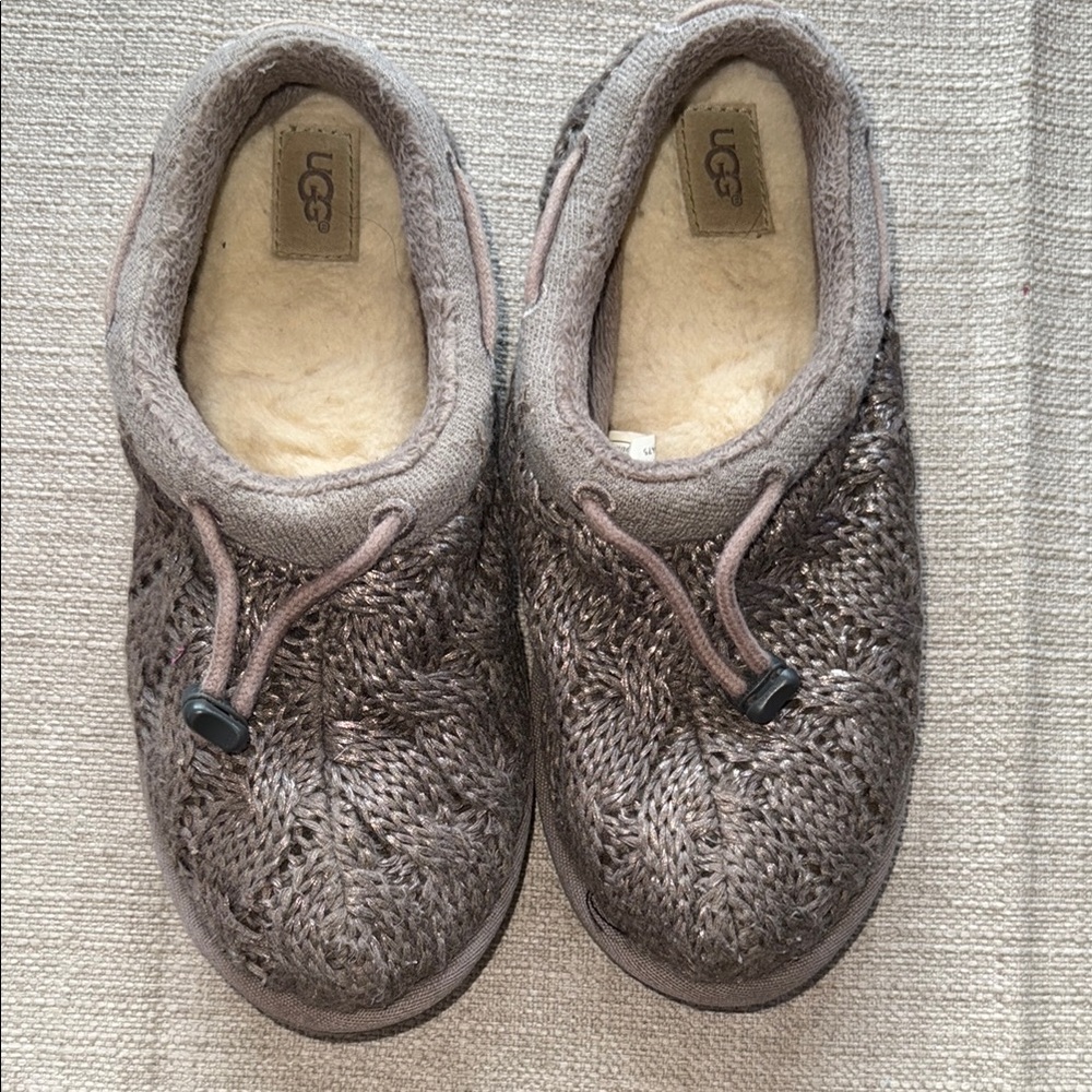 UGG Brown Cozy Slippers girls size medium 4/5